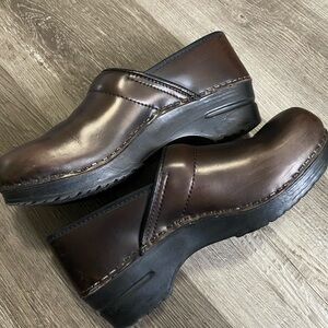 Sanita brown nurse clogs size 40 leather upper